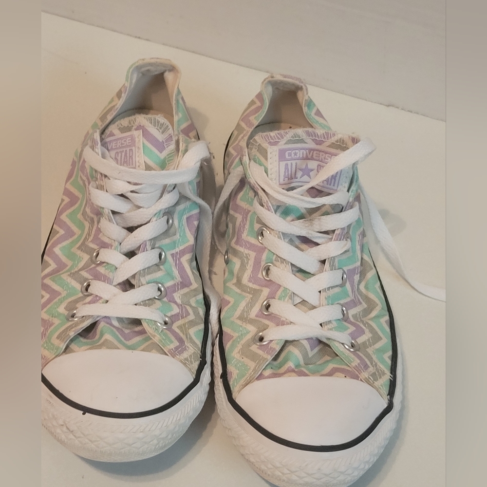CONVERSE Chuck Taylor All Star Chevron Striped Sneakers - Size 7